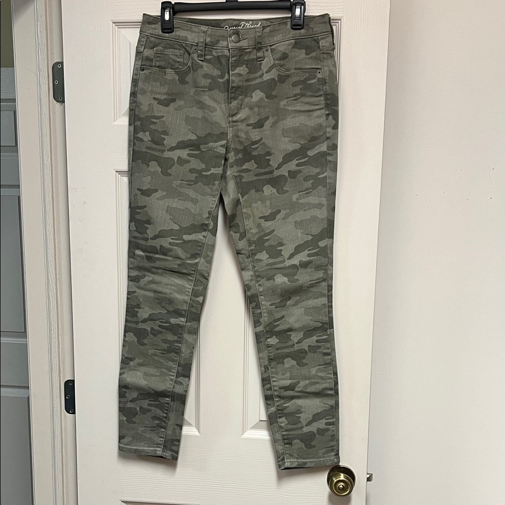 Universal Thread Camouflage Skinny Jeans